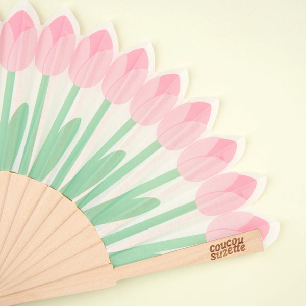 Detalle tela tulipanes rosas y hojas verdes en abanico plegable marca Coucou Suzette