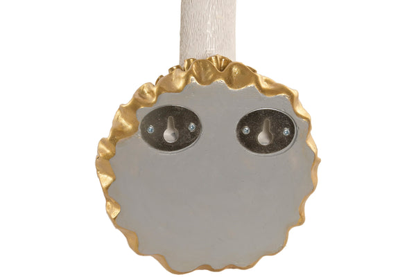 Parte trasera de la cabeza de avestruz decorativa con sistema de anclaje para pared.