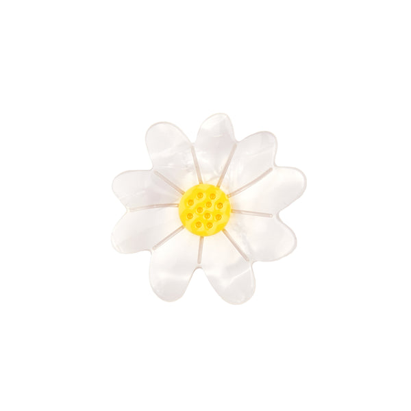 Broche margarita blanca Coucou Suzette sobre fondo blanco