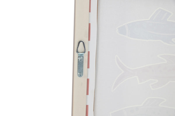 Sistema de colgado trasero de cuadro decorativo con ilustraciones de conchas marinas.