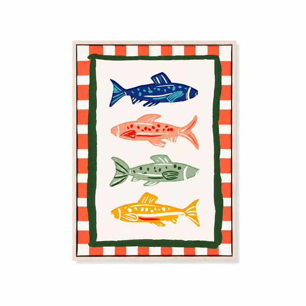 Cuadro decorativo de peces de colores estilo mediterráneo con marco de madera clara.