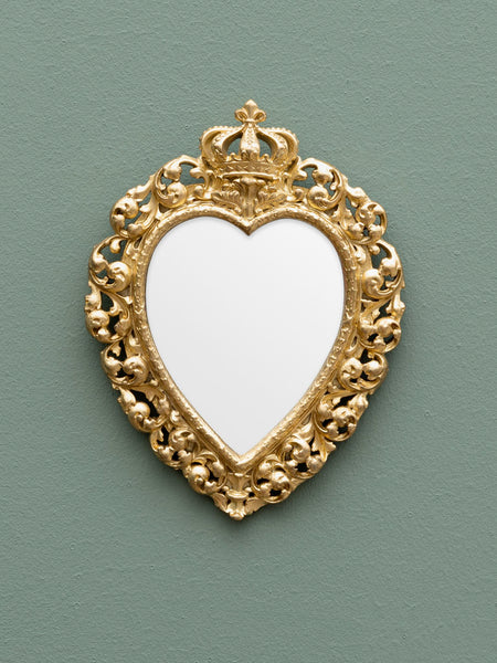 espejo dorado vintage con forma de corazón