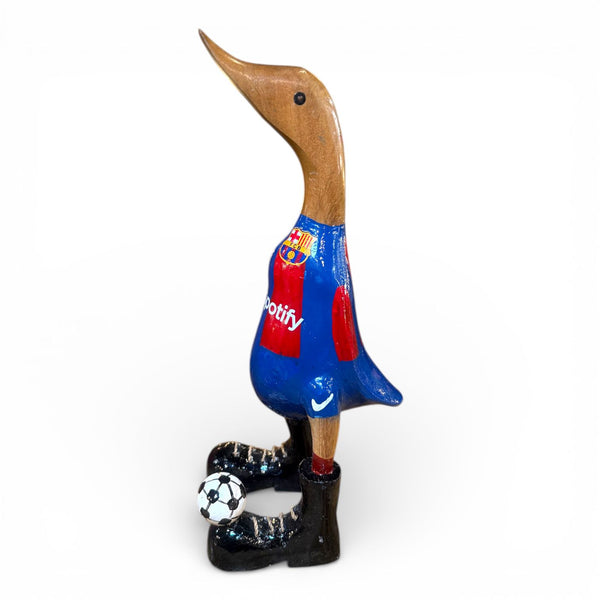 Pato decorativo futbolista de madera artesanal