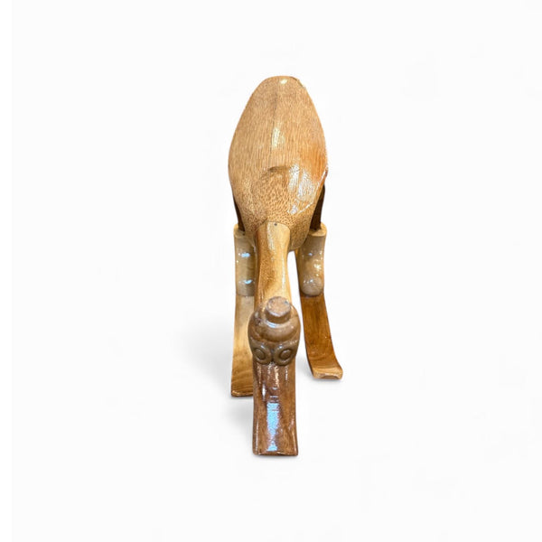 Figura decorativa de teca reciclada hecha a mano en Indonesia