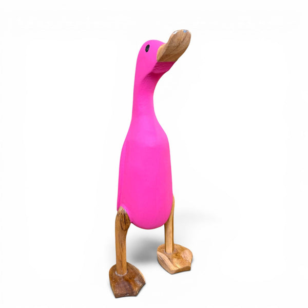 Figura de pato artesanal rosa con patas de madera natural