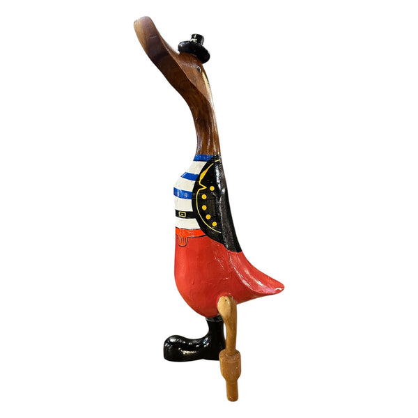 Figura de pato pirata tallado a mano en madera de teca reciclada