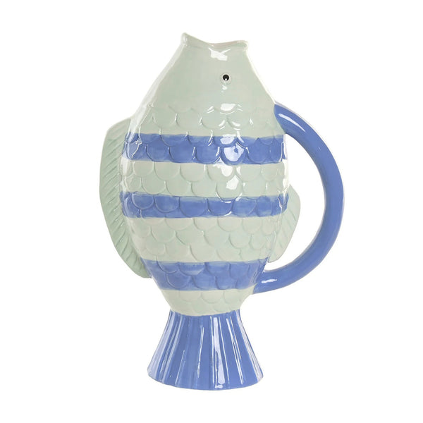 Jarrón Pez de cerámica en tonos azul lavanda y verde agua, con escamas en relieve, asa lateral y base en forma de cola.