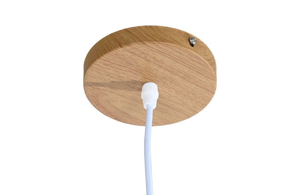 Detalle del soporte de techo de lámpara colgante de bambú natural.