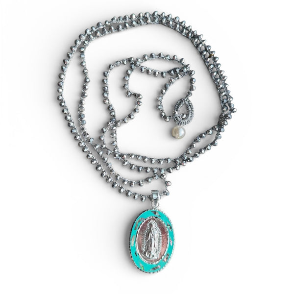 Collar Virgen de Guadalupe con cuentas Swarovski y medalla de alpaca