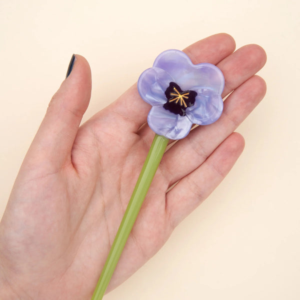 Recogido con palo de pelo flor pensamiento