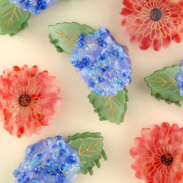 Pinza floral hortensia junto a otras pinzas de flores