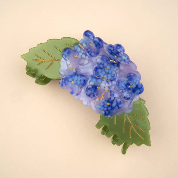 Pinza floral hortensia junto a otras pinzas de flores